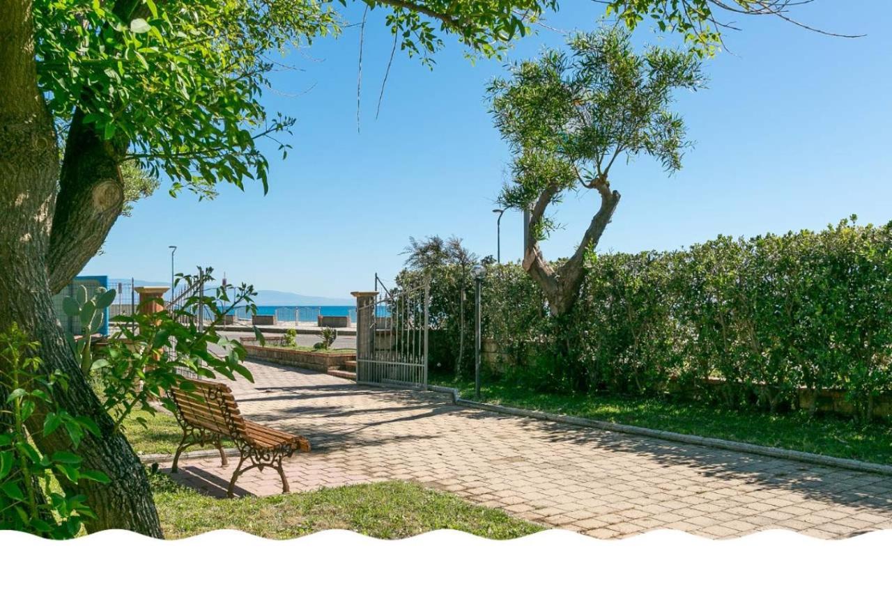 Freedom Village Soverato Marina Bagian luar foto
