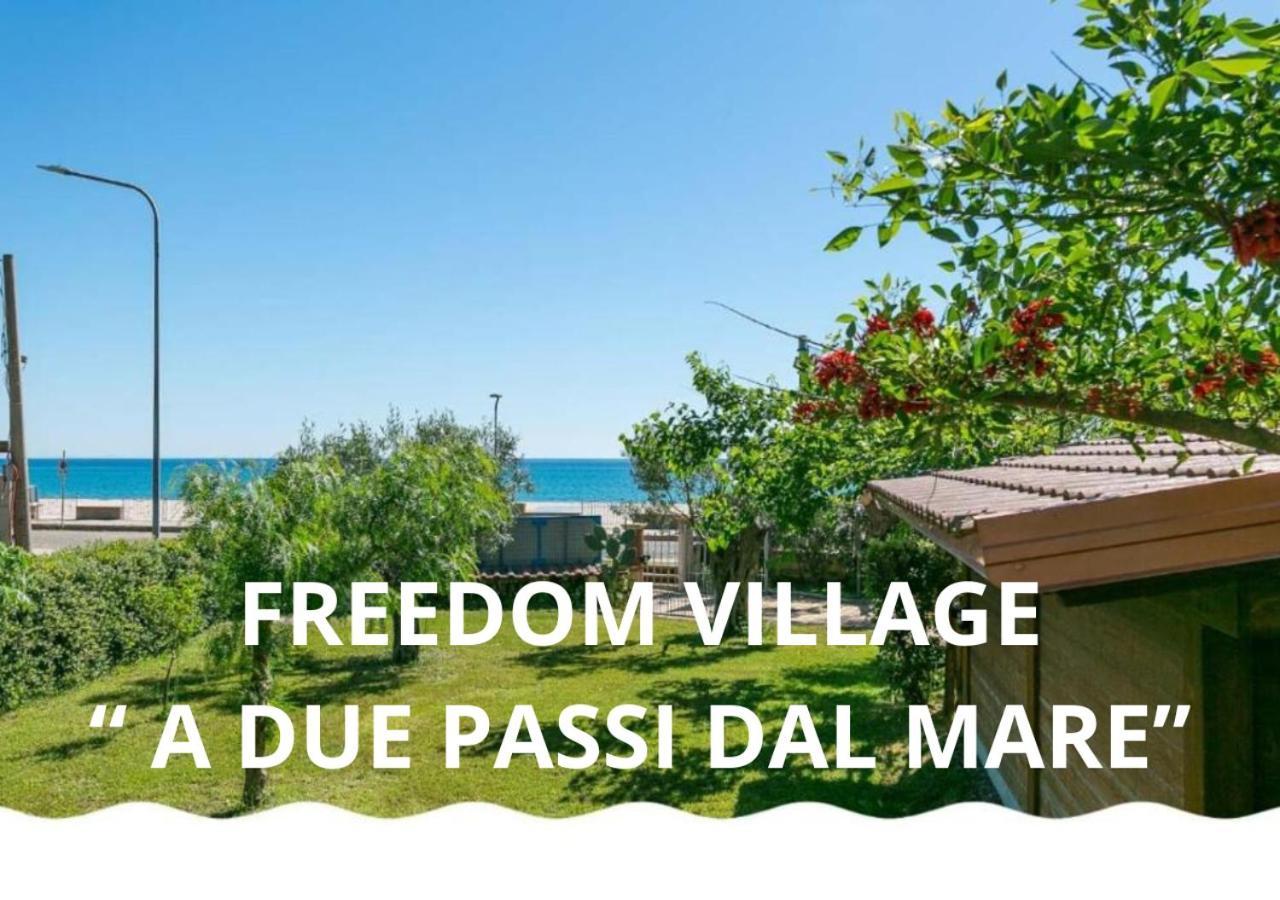 Freedom Village Soverato Marina Bagian luar foto